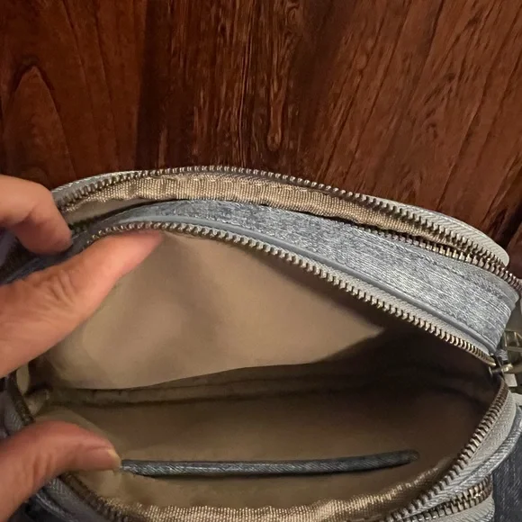 NWOT Blue Denim Cloth Crossbody with Adjustable & Removable Cloth Guitar Strap - Picture 9 of 11